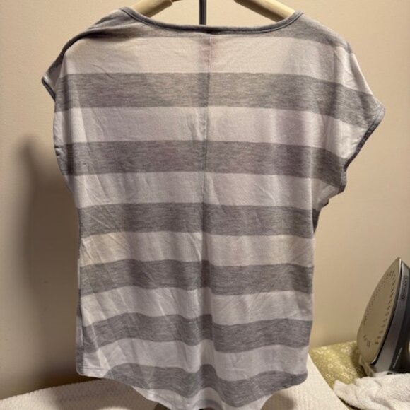 No Boundaries Butterfly Graphic T-Shirt Gray Stripe Cap Sleeve Top Juniors M 7/9 - Picture 5 of 5
